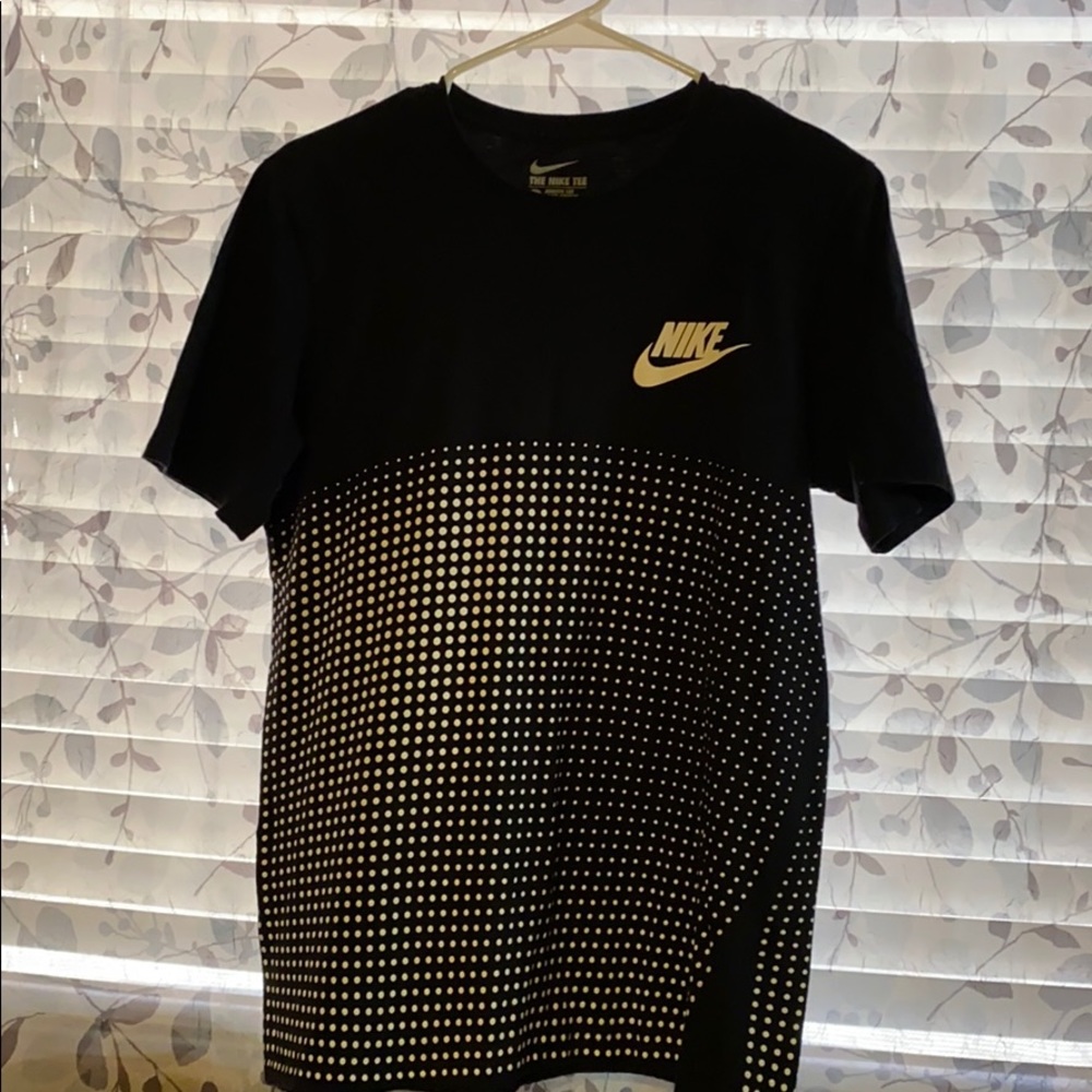 Men’s black Nike shirt with white dots.